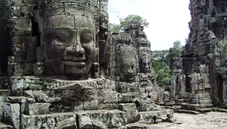 Sculptures au temple du Bayon 