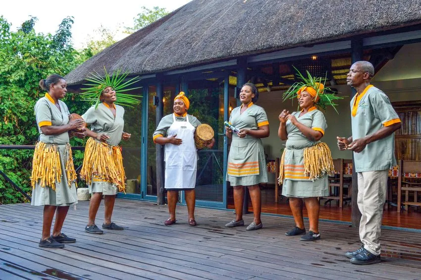 Danse locale pour le Lodge Kaza 