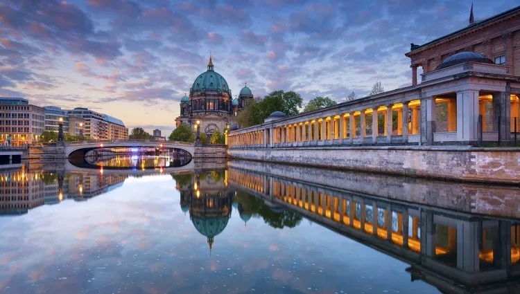 Berlin et l'Havel éclairé de nuit 