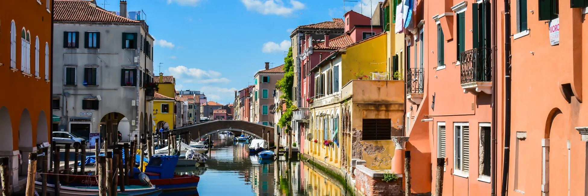 Habitations en bord de canal 