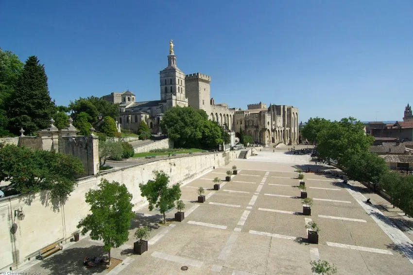 Chemin vers la cité des Papes 