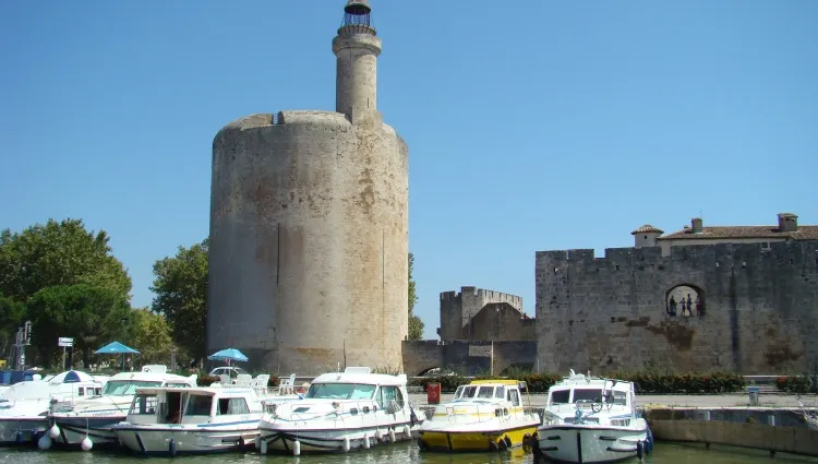 Le port et la Tour de Constance d'Aigues Mortes 