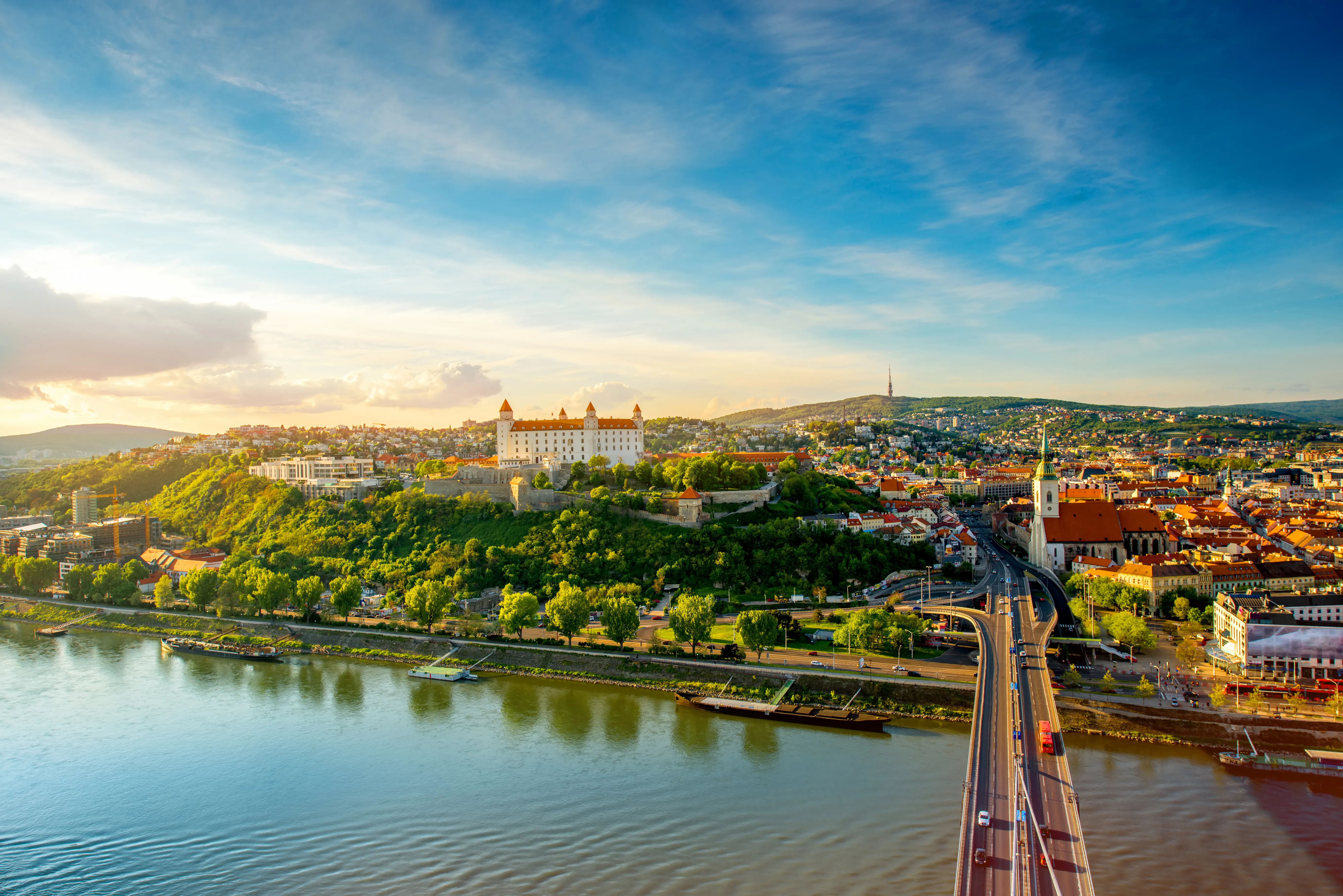La Danube et la ville de Bratislava