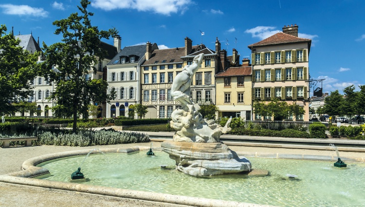 La place de la fontaine de Troyes 