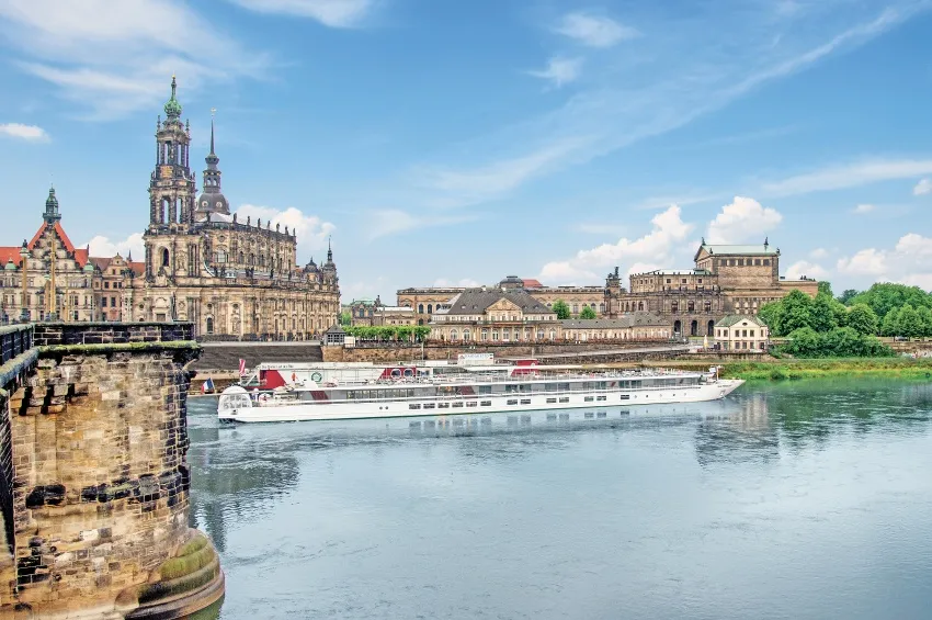 Le bateau MS Elbe Princesse traverse Dresde