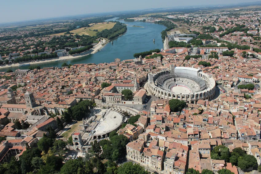 Vue aérienne sur Arles 