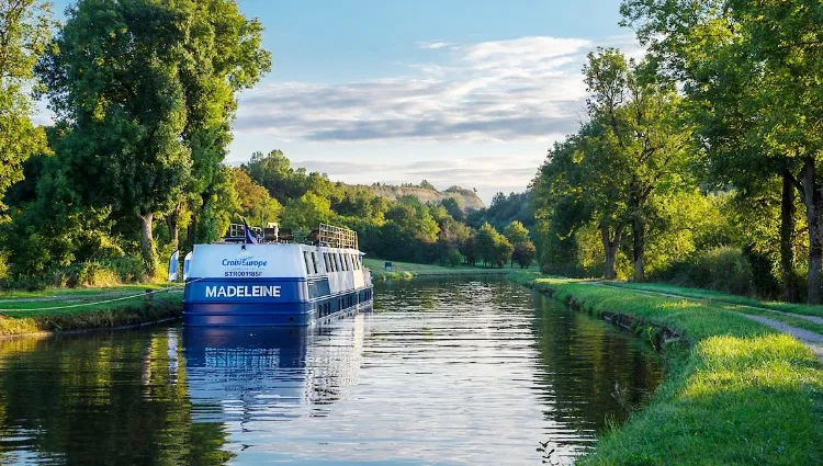 Péniche Madeleine en navigation 