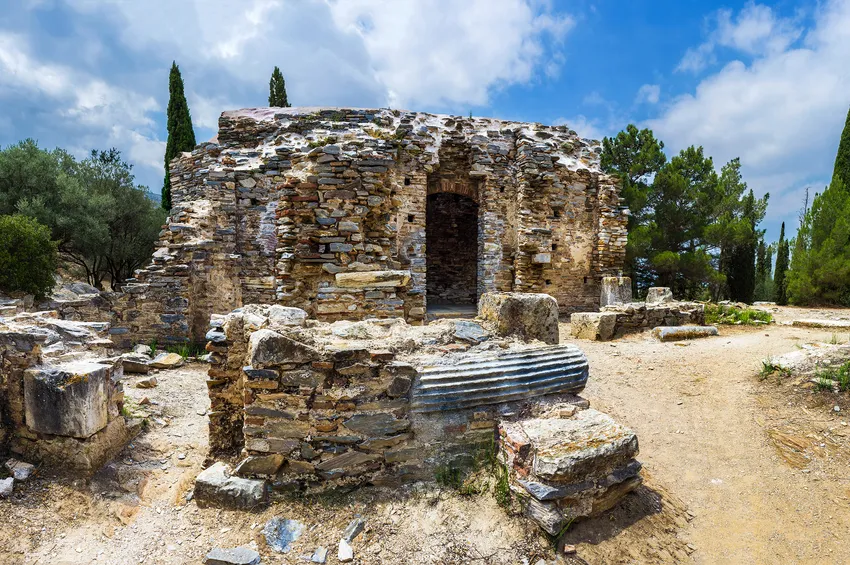 Les ruines du monastère Kessariani à Athènes 