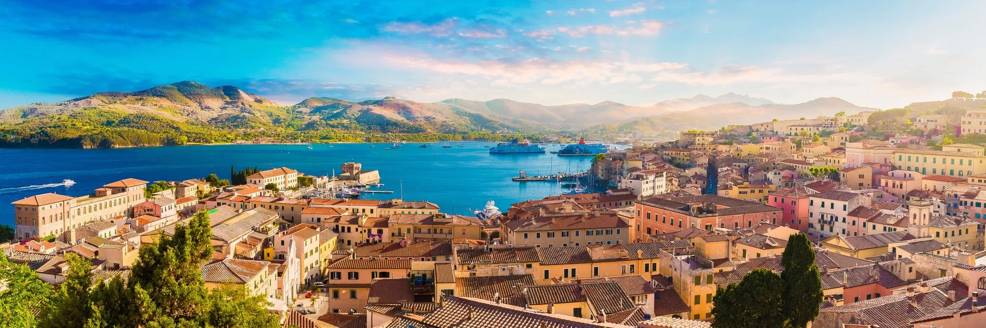 Vue sur l'île d'Elbe à Portoferraio 