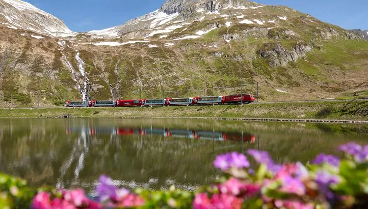 Le lac du col de l'Oberalp