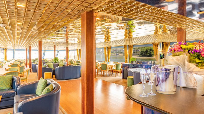 lounge bar with dancefloor