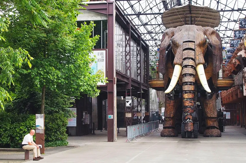 Eléphant en bois de l'île aux machines 