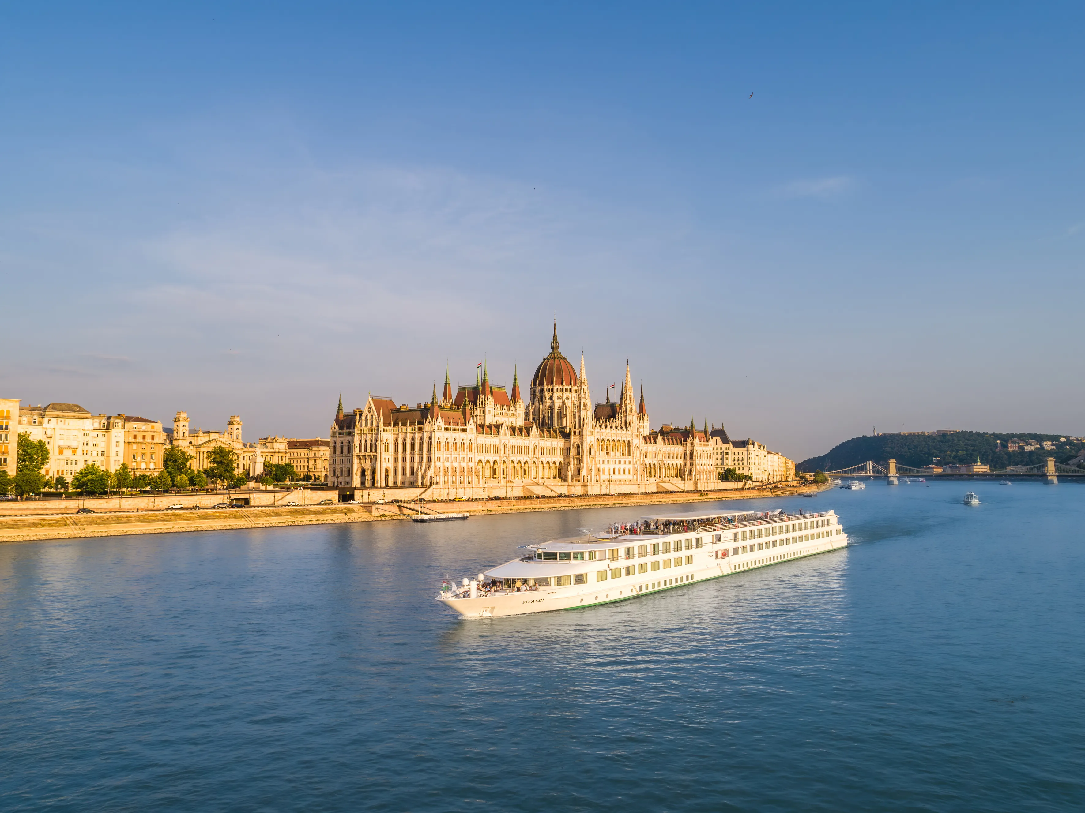 MS Vivaldi devant le parlement de Budapest 