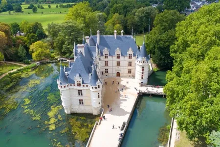 Vue aérienne du château d'Azay-le-Rideau 