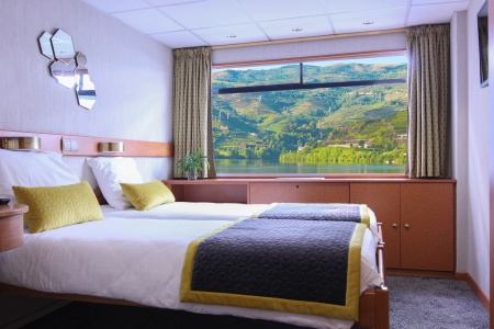 UPPER DECK 2 ADJUSTABLE TWIN BEDS CAT A