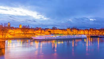 France - Sud Est et Provence - Arles - Avignon - Santons et Traditions de Noël au Fil des Canaux de Provence