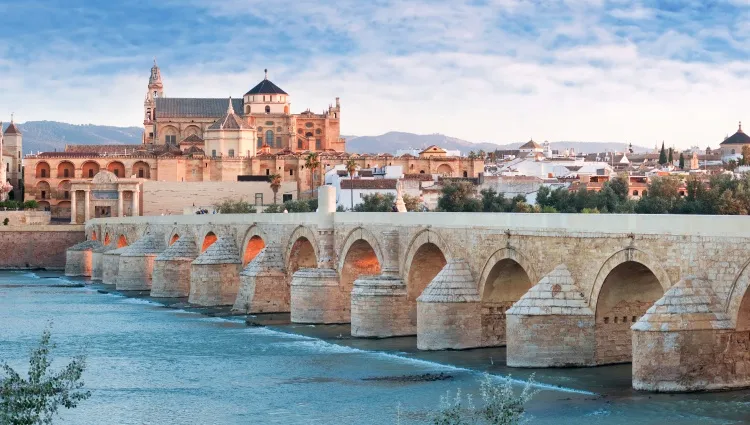 Pont passant par la ville de Cordoue 