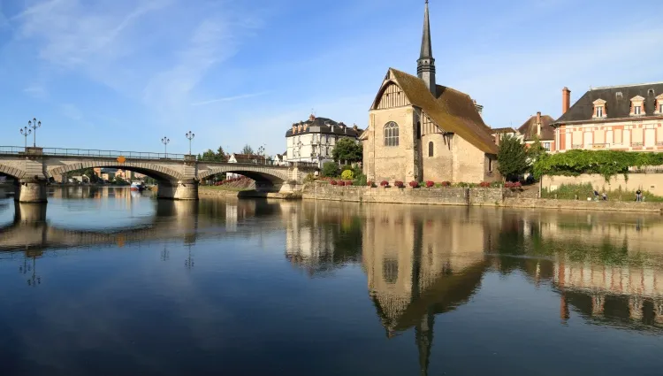 Canal traversant la ville de Sens 