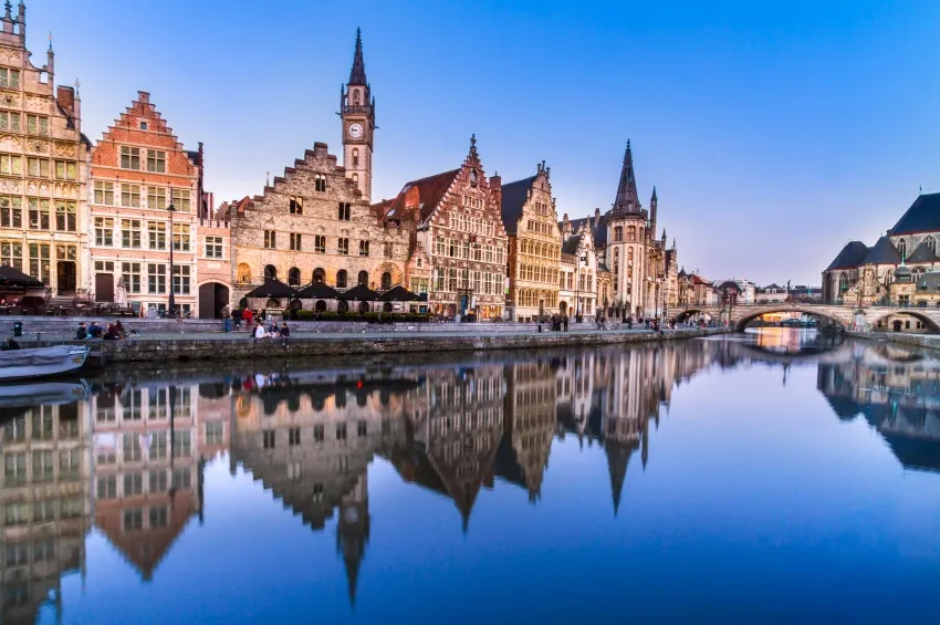 Gand sur la promenade du canal 