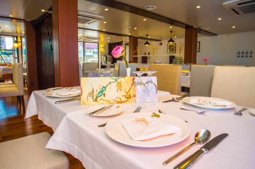 The restaurant of the RV Indochine II