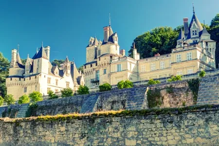 Le château d'Ussé dans les hauteurs