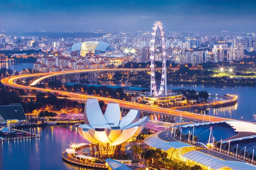 Vue du ciel sur Singapour de nuit 