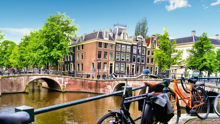 Les vélos sur les quais d'Amsterdam 