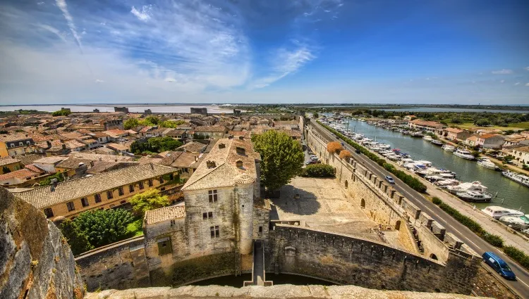 Prise de vue de la ville d'Aigues-Mortes 