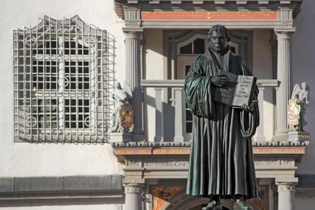 Emblématique Statue de Martin Luther à Wittenberg