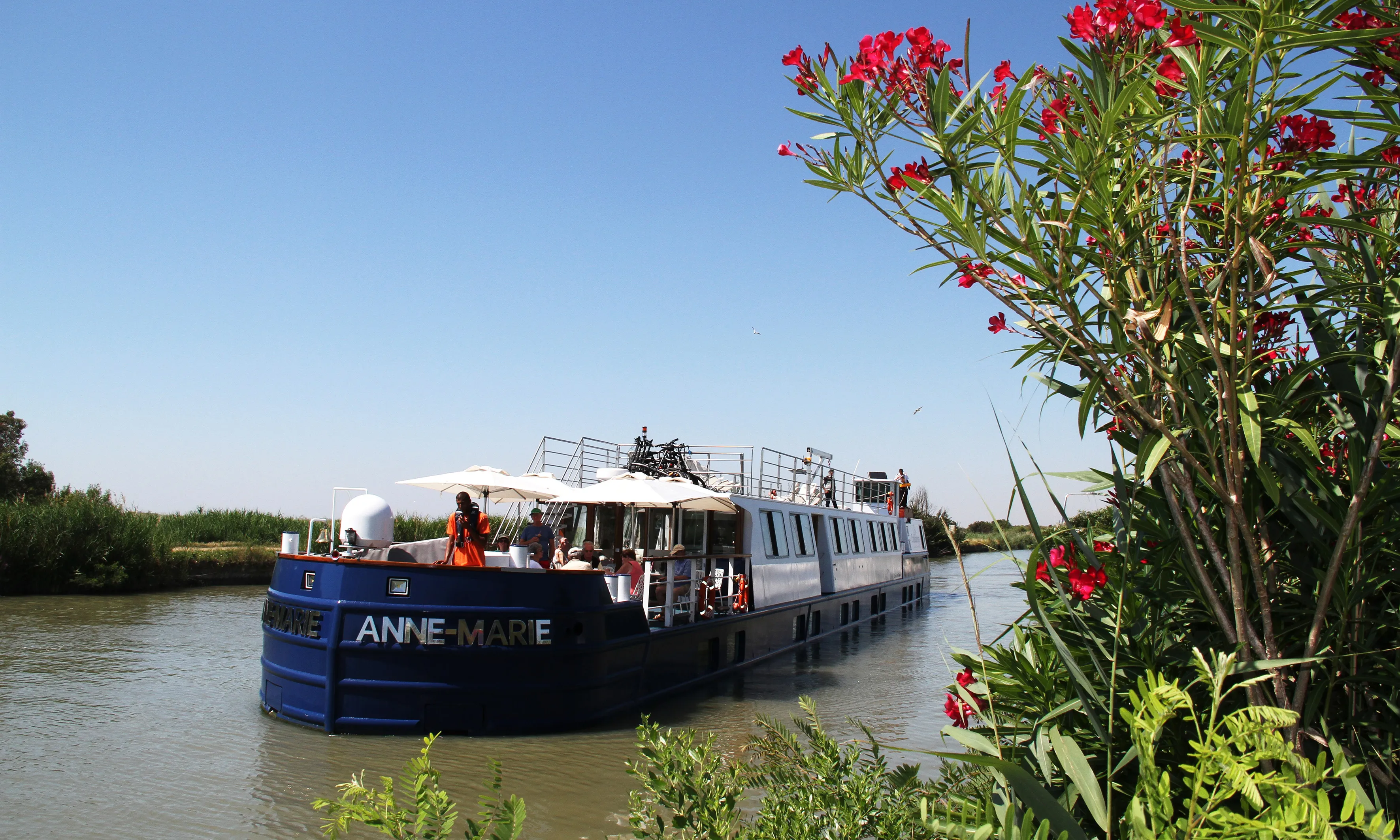 Péniche Anne-Marie navigant 