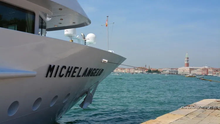 MS Michelangelo de côté 