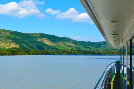 Bateau en navigation sur le Rhône 