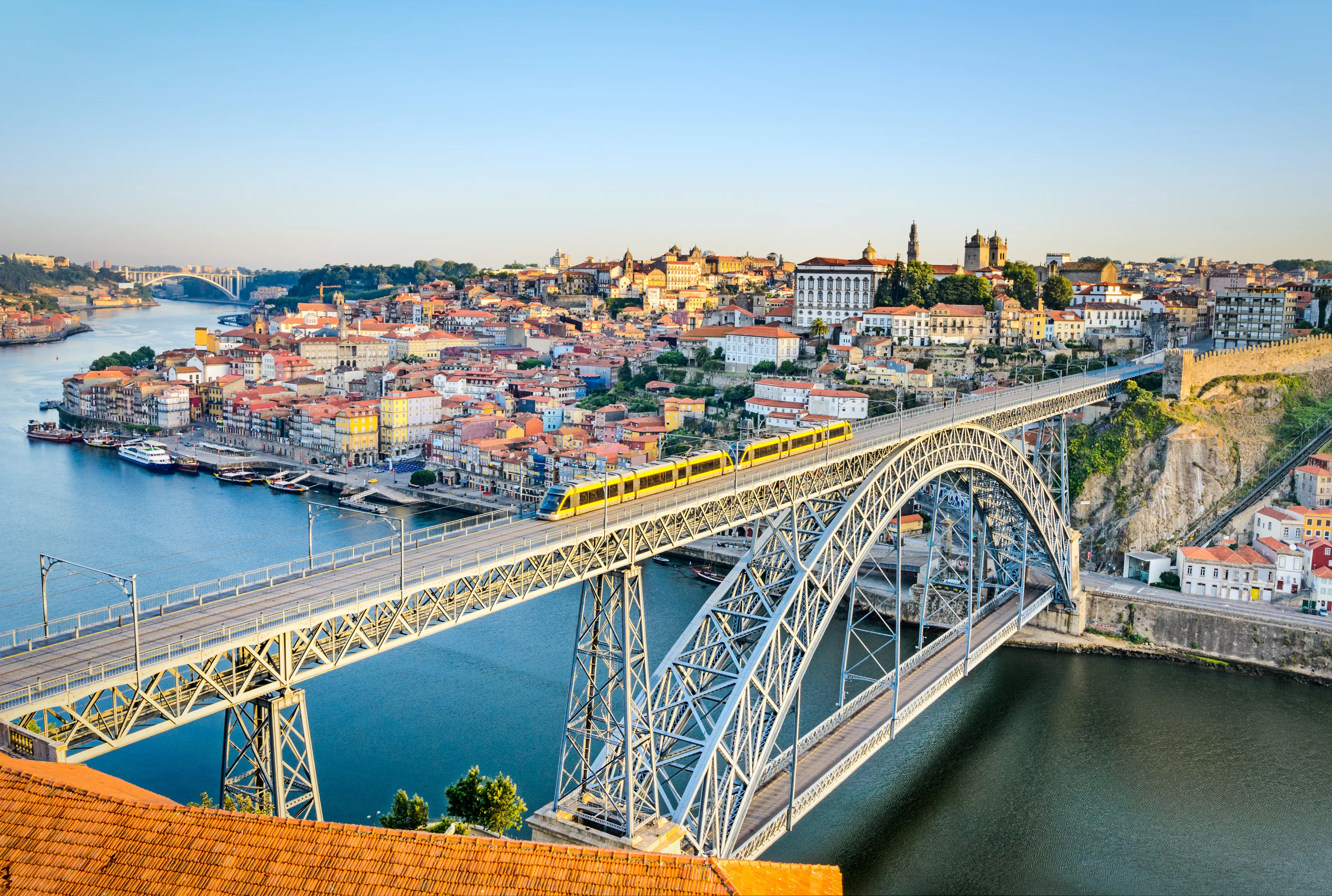 Vue du ciel sur Porto et son pont 
