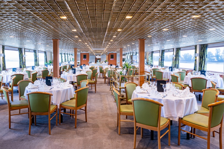 Restaurant of the MS France