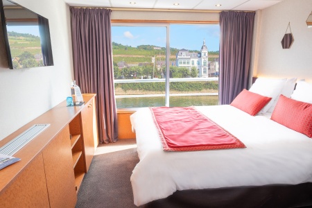 UPPER DECK 1 DOUBLE BED CAT A