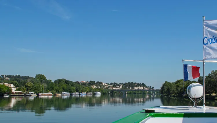 Navigation sur le Rhône près d'Avignon 
