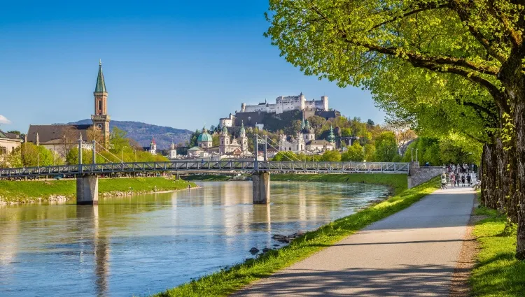 L'ensoleillée ville de Salzbourg 