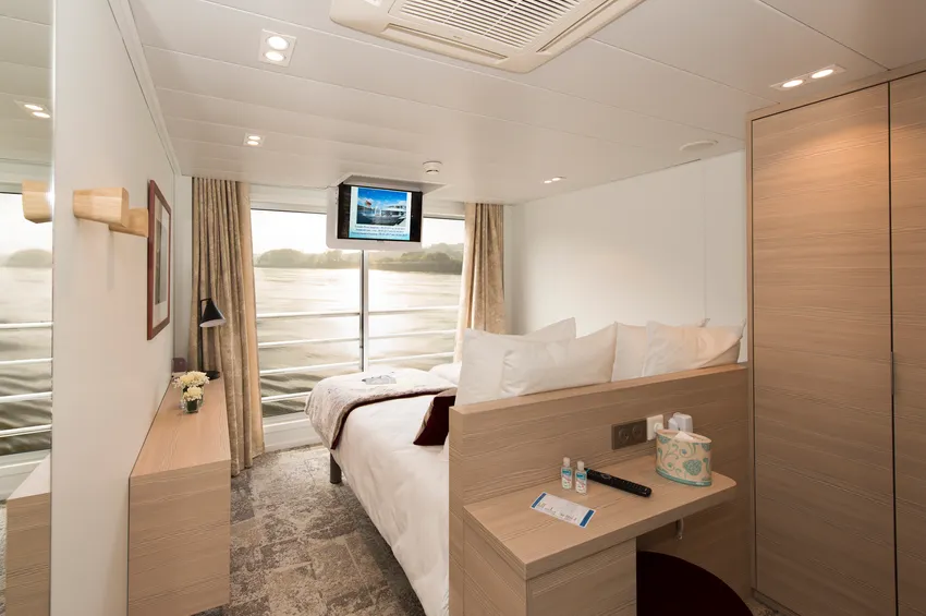 Double cabin on the upper deck