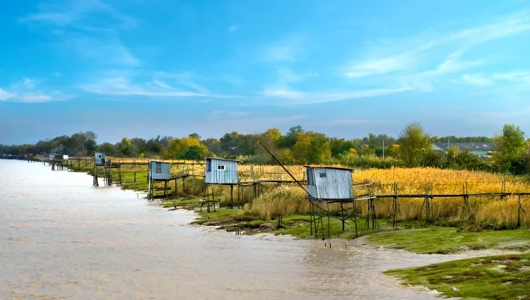 Les petites cabanes de pêcheurs sur l'Estuaire de Gironde 