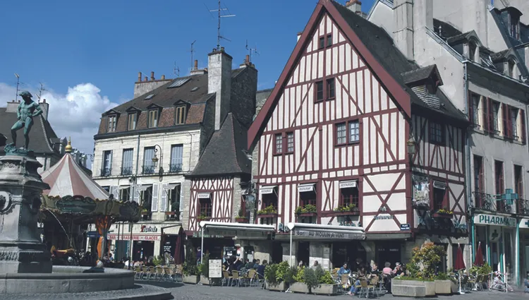 Bareuzai square in Dijon 