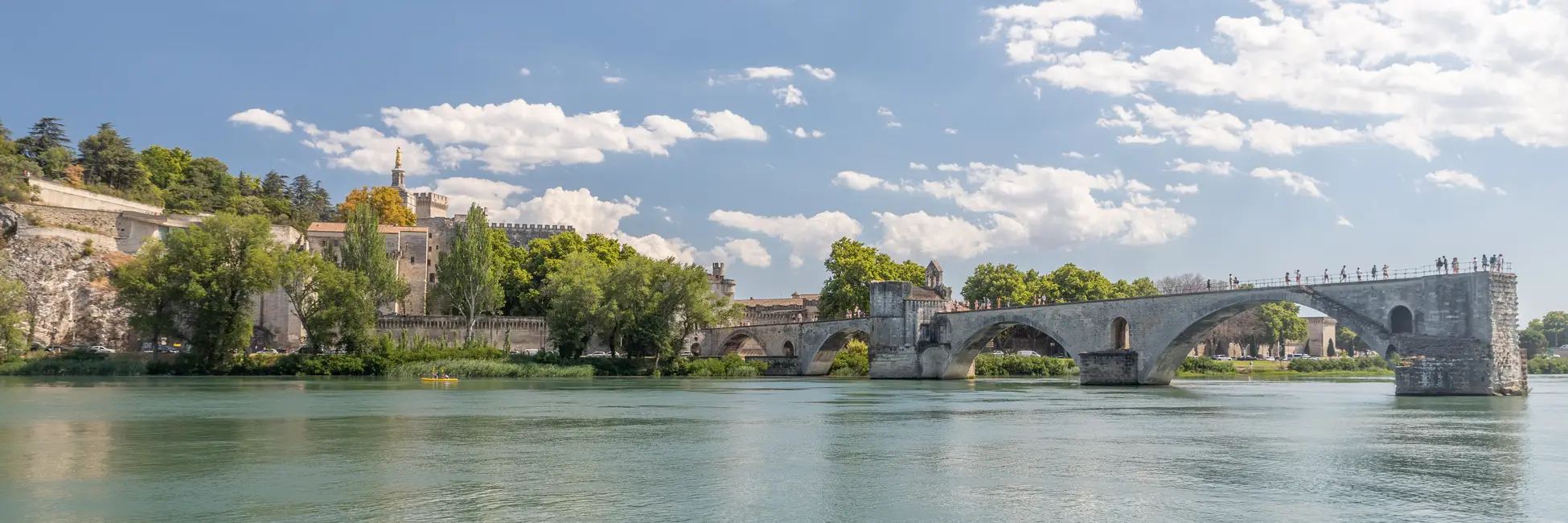 Vue sur le Rhône bordant Avignon 