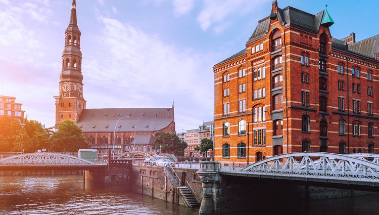 Hamburg:　to　Hanseatic　Discover　Cruises　Cities　CroisiEurope　the　Medieval　Charms　of　From　Berlin