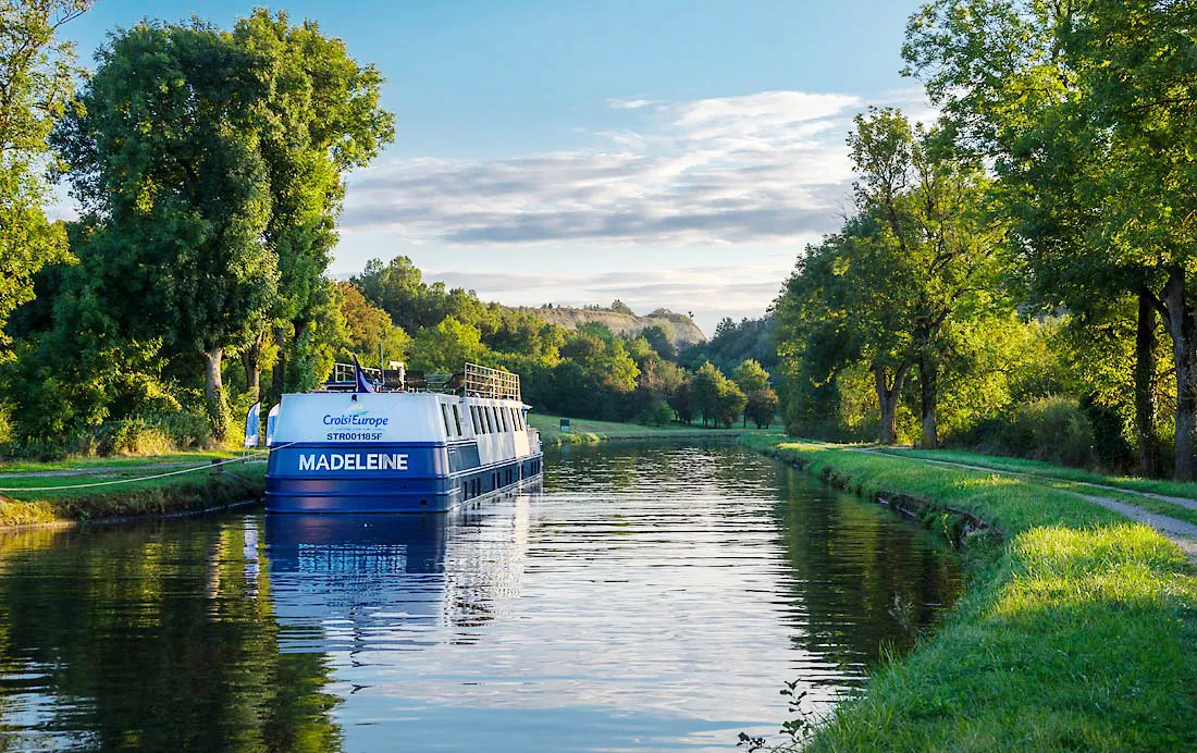 Péniche Madeleine amarrée 