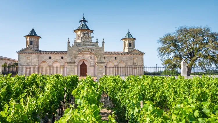 Le château du Cos d'Estournel et la route du Médoc 