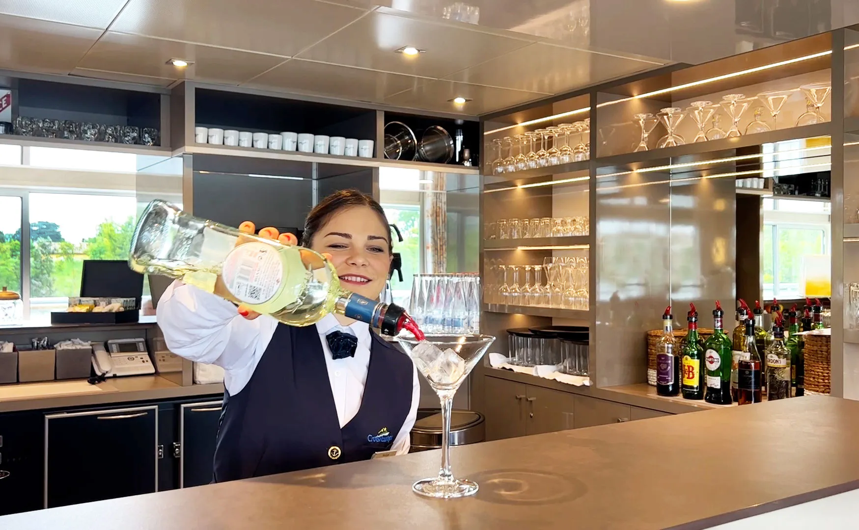 Barmaid du MS Lafayette