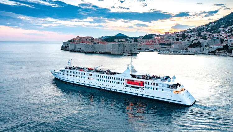 La Belle de l'Adriatique naviguant près de Dubrovnik 