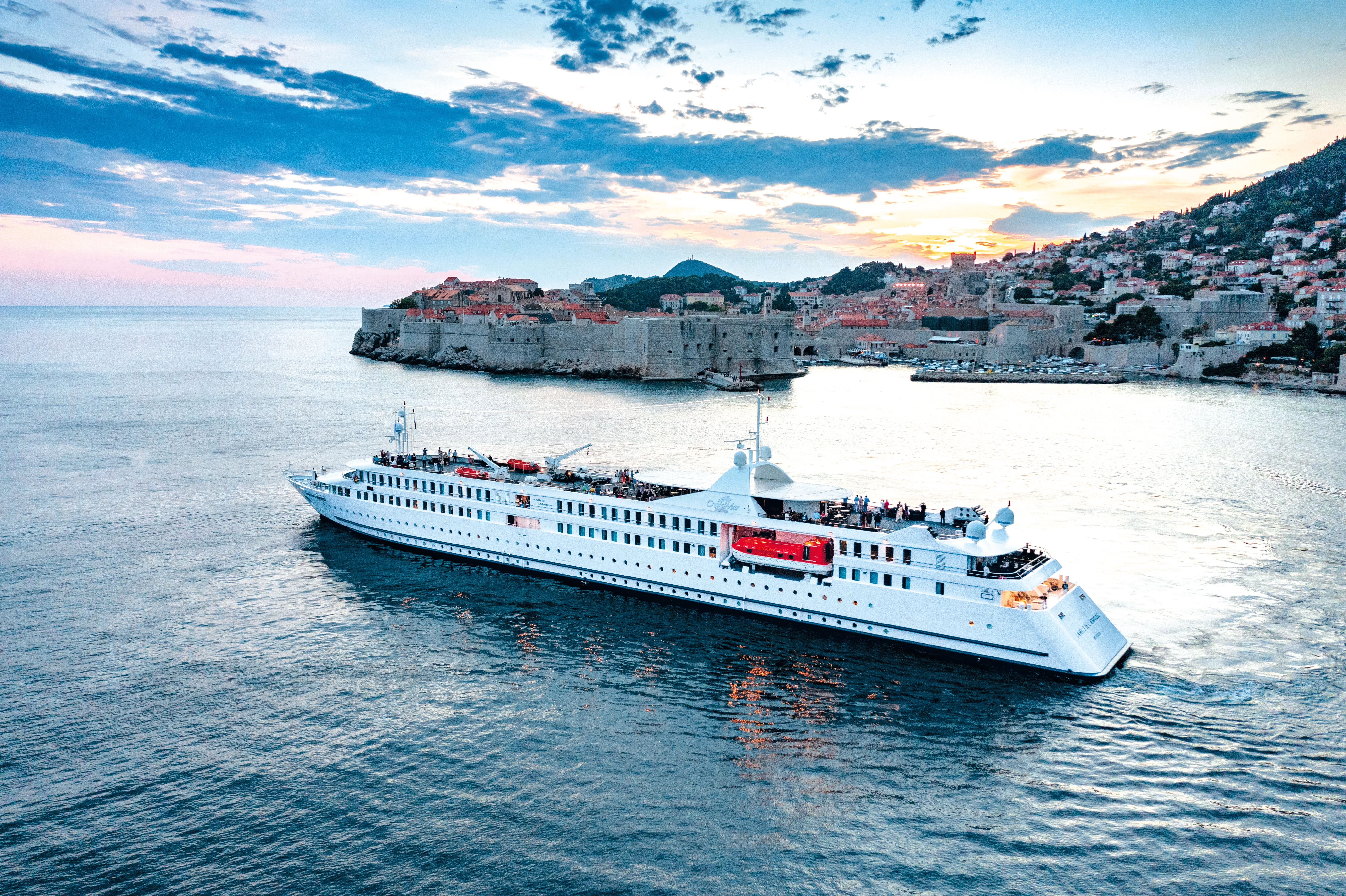 La Belle de l'Adriatique naviguant près de Dubrovnik 
