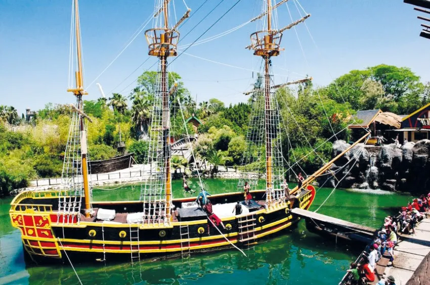 Bateau pirate du parc Isla Magica 