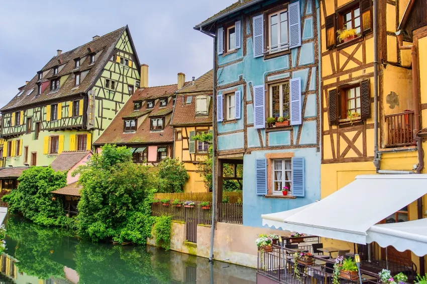 Maisons alsaciennes au bord du Rhin à Colmar 