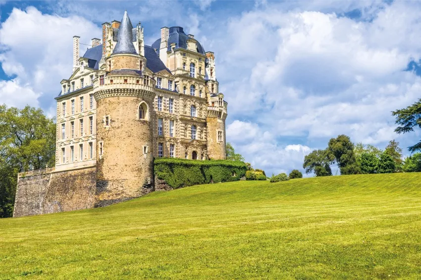 Vue sur le château de Brissac 